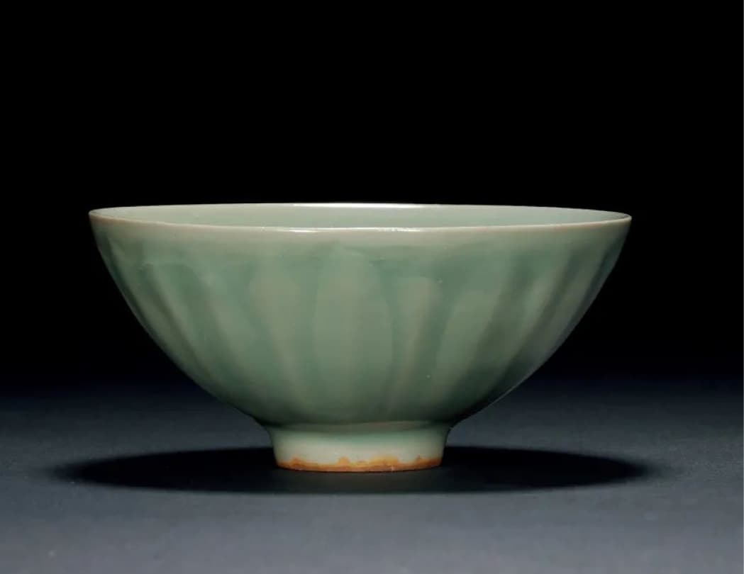 龍泉窯青釉蓮瓣碗
